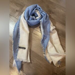 Bloomingdale's Women Blue Scarf One Size NWT Super Soft